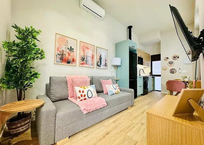 Bright & Stylish Flat Close To Center